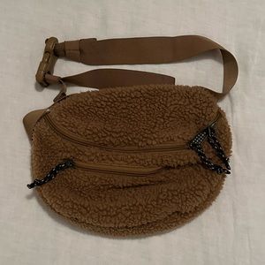 THE GREAT. x Eddie Bauer Teddy Sherpa Fanny
